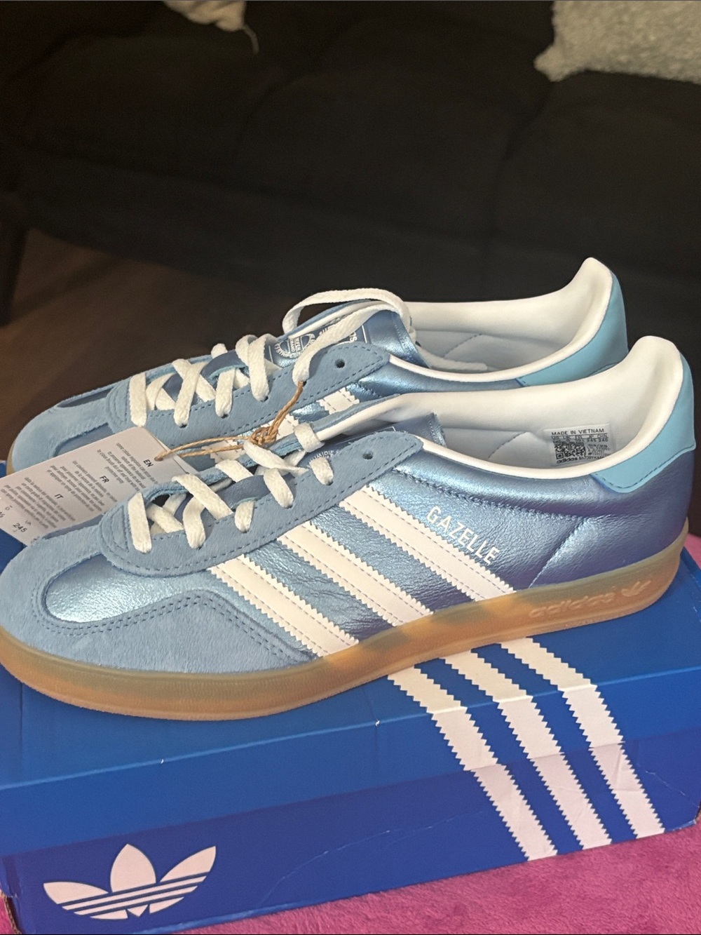 adidas Gazelle Light Blue Suede Sneakers with White Stripes BRAND NEW - Picture 2 of 3